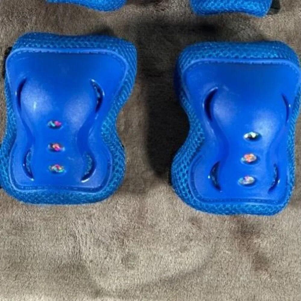 Bosoner Kids Protective Gear Set Size Small Blue Knee & Elbow Pads Only